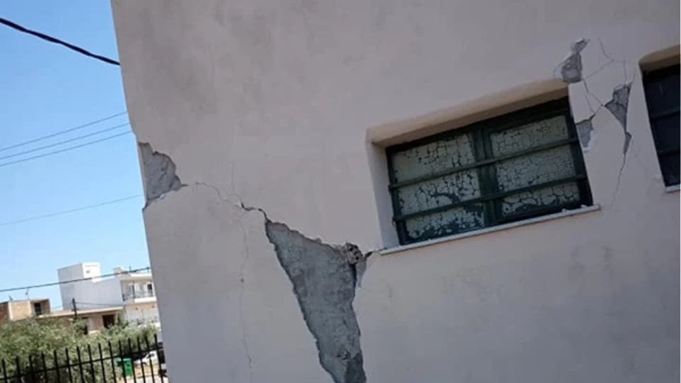 Φυλή: Πάνω από 700 κτίρια με ρωγμές από τα 5,1 ρίχτερ